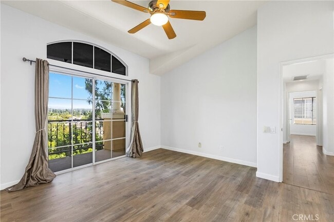 Building Photo - 10 Bravo Ln