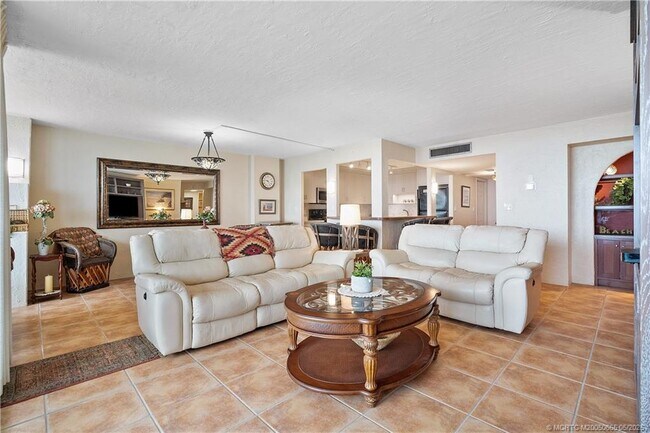 Building Photo - 10410 S Ocean Dr