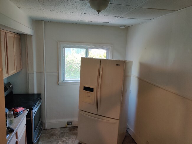 Building Photo - 90 Oak St