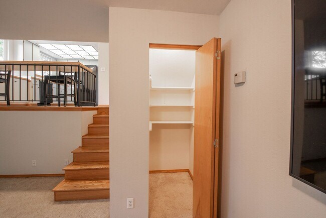 Building Photo - Spacious 3-Bed Home in Hayden Lake with La...