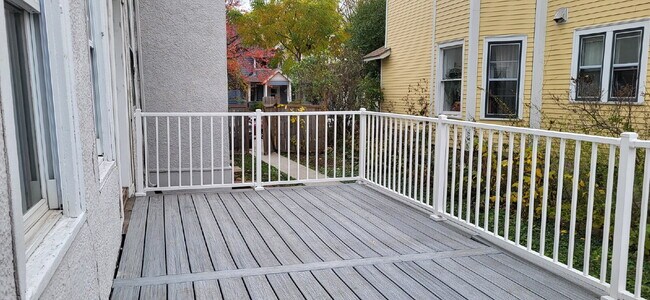 Building Photo - "Charming Studio Gem with Office and Hardwood Floors in the Heart of Minneapolis!"