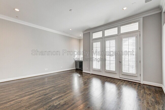 Building Photo - 1215 W 24th St