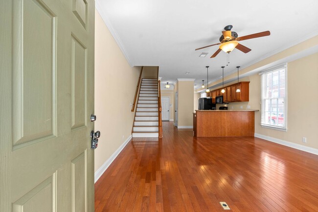 Building Photo - 2 Bedroom 2 1/2 Bath Dog Friendly Condo Fo...