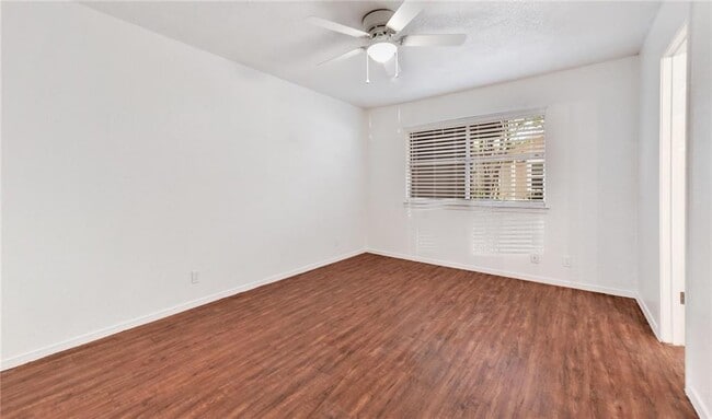 Building Photo - 11904 Broad Oaks Dr