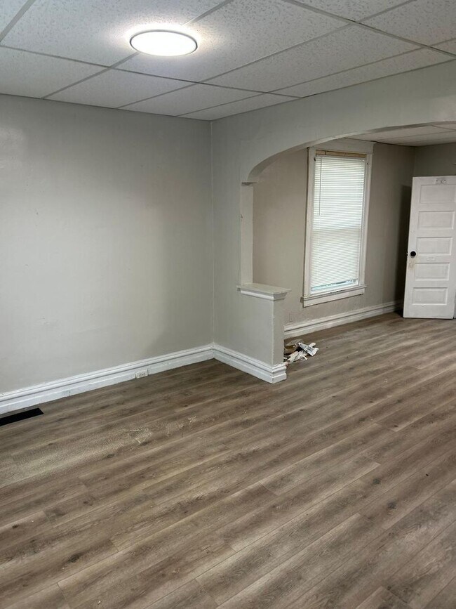 Building Photo - 2-Bedroom Single Family Home