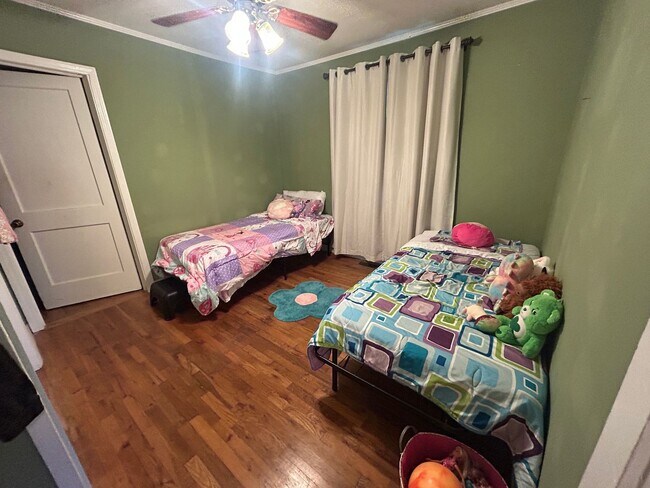 Building Photo - 110 Martin St