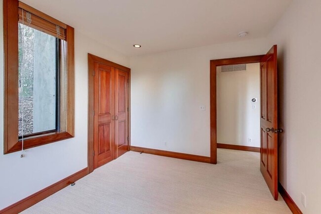 Building Photo - 28 Meadow Rd