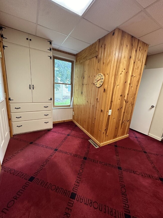 Building Photo - Great 4 Bed 3 Bath! Available June 1st 2025