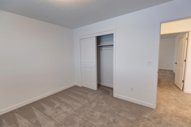 2nd bedroom - 3011 South Red Pine Drive