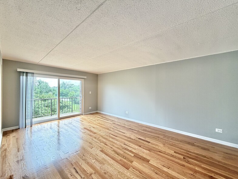 Building Photo - 525 N Quentin Rd