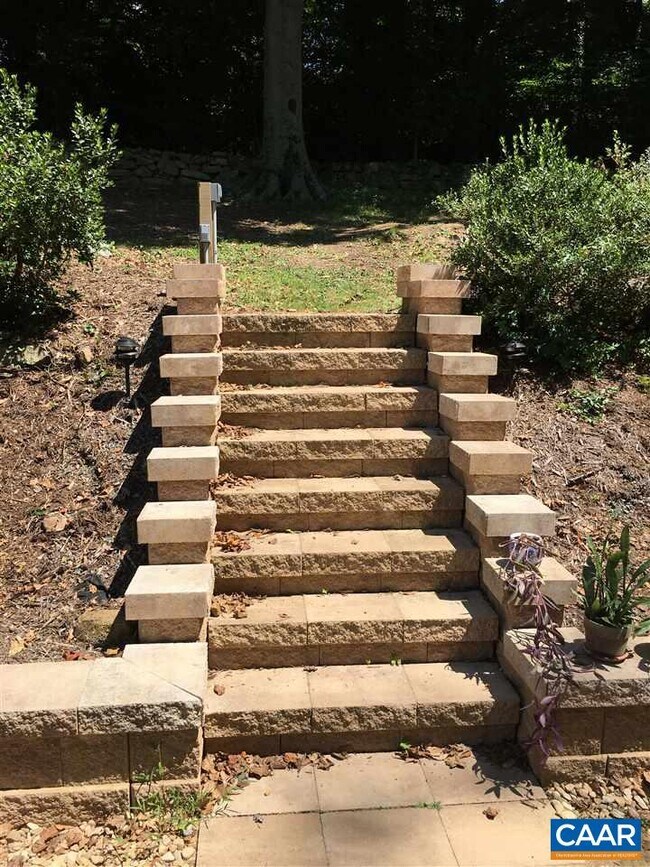 Building Photo - 718 McIntire Rd