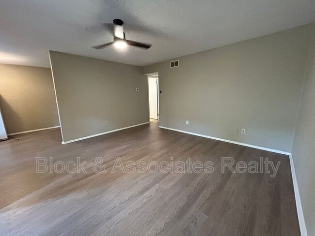 Building Photo - 3830 Country Club Rd