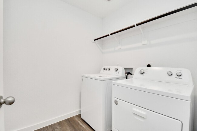 Building Photo - 1123 Briscoe Ct