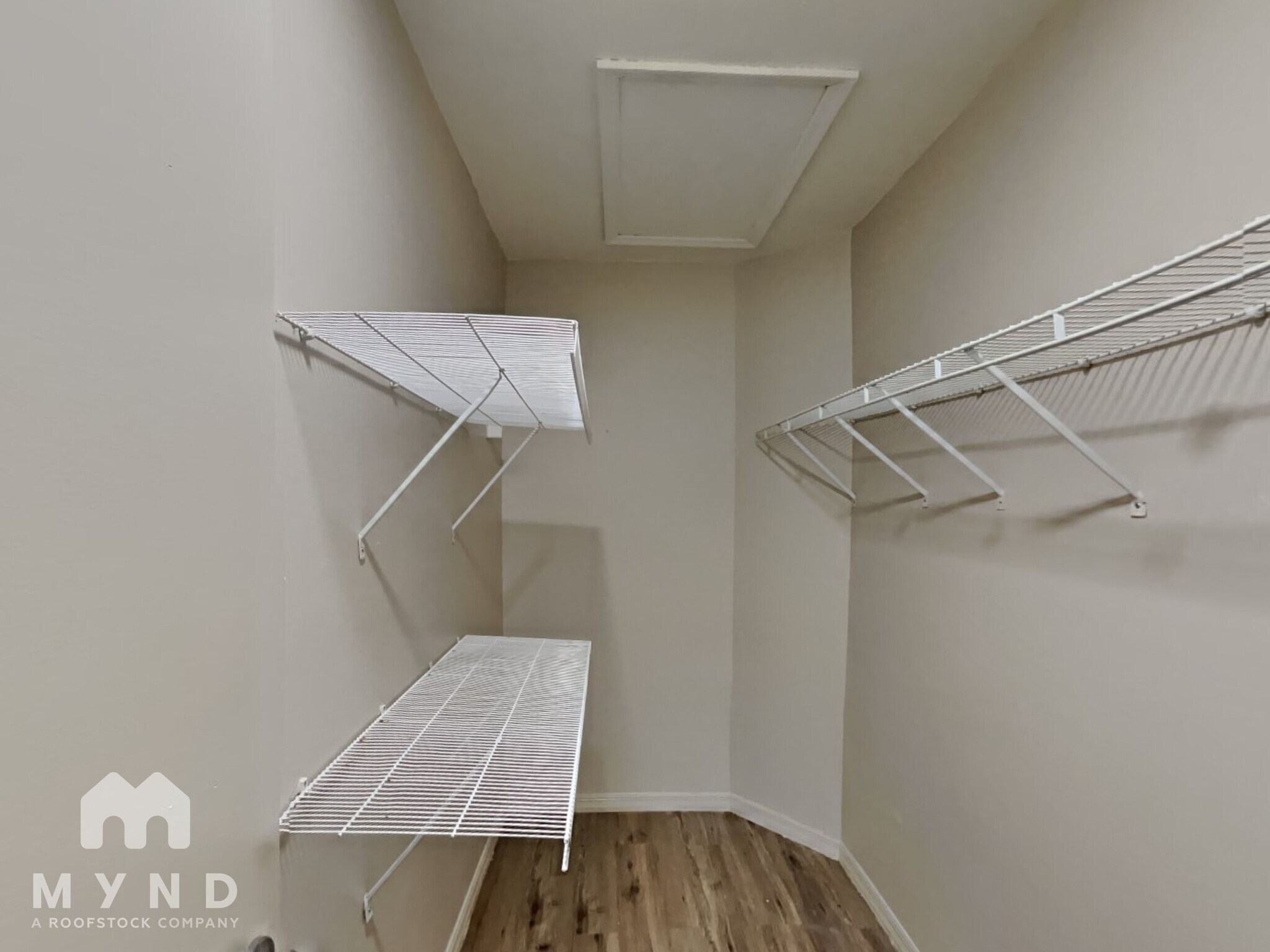 Building Photo - 1938 Blue Fox Ct