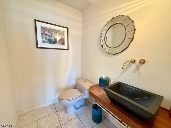 Building Photo - 73 Forest Lake Dr