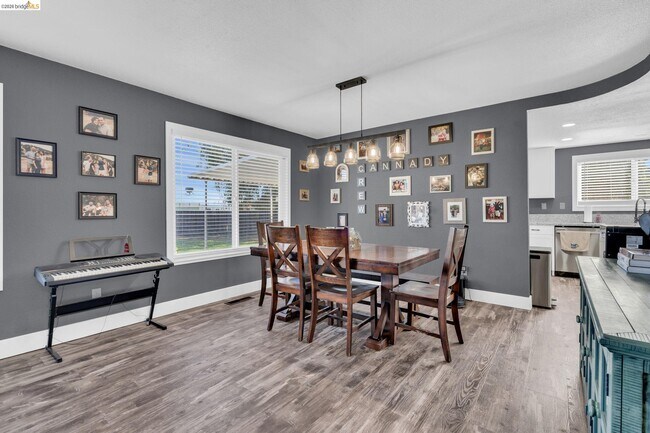 Building Photo - 59 Old Stagecoach Rd