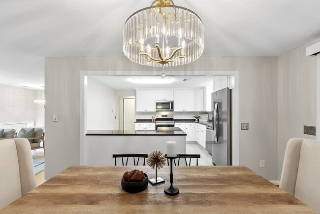 Building Photo - 1022 Pleasant St