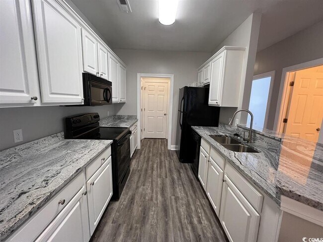 Building Photo - 2057 Silvercrest Dr