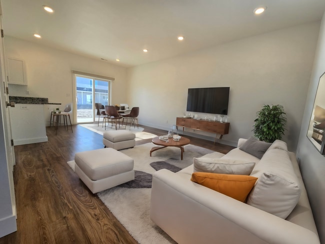 Primary Photo - Modern 2-Story Town Home for Rent in Sugar...