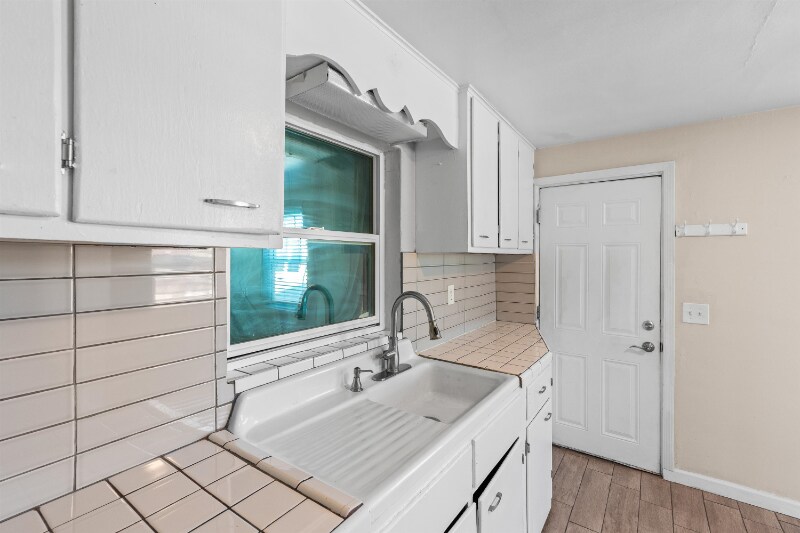 Building Photo - 3833 N Tyndall Ave