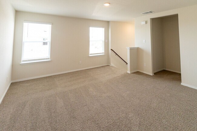 Building Photo - Like New Home, Tons of Space!!!