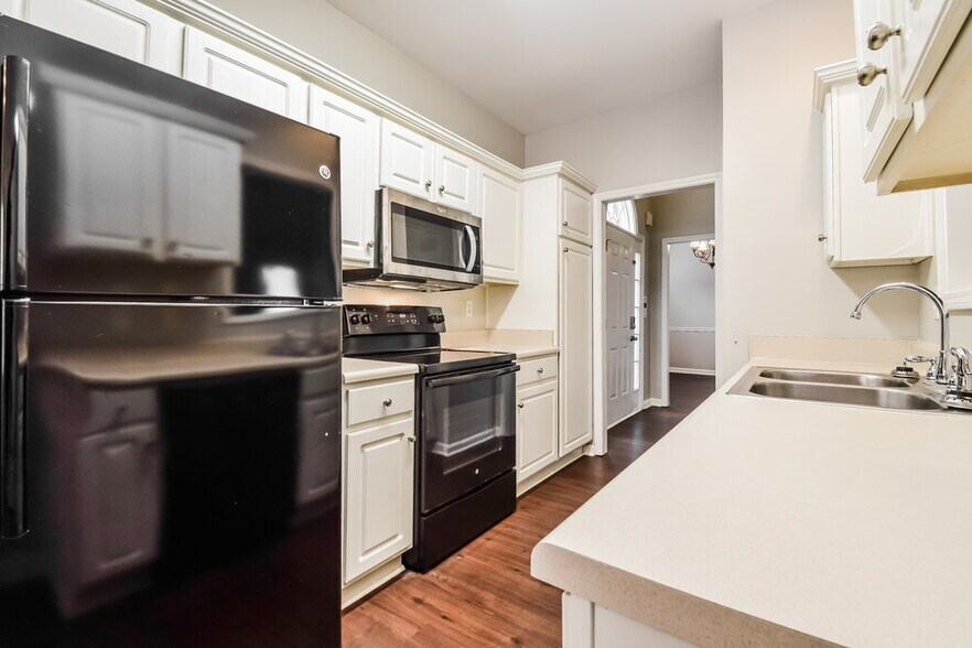 Building Photo - 1820 Towne Park Dr