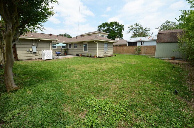 Building Photo - 4009 Nenana Dr