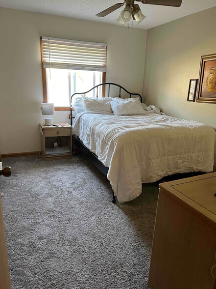 Building Photo - 419 4th Ave E