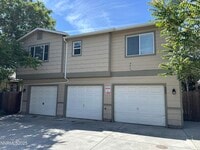 Building Photo - 533 E Taylor St