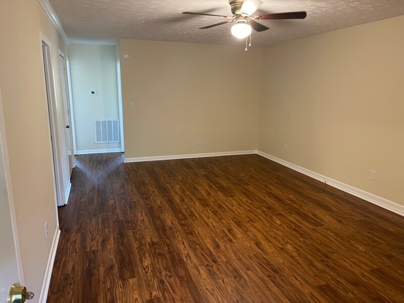 Building Photo - 1021 Fall Creek Rd