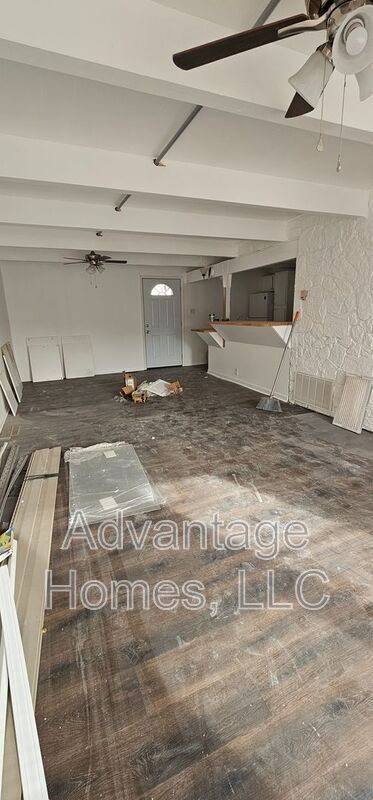 Building Photo - 911 N 70th Terrace