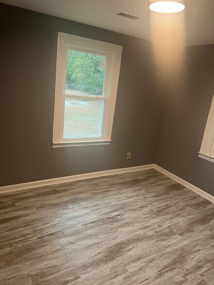 Building Photo - 115 Gates St