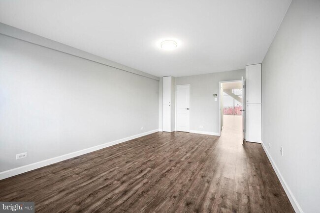Building Photo - 1200 N Nash St