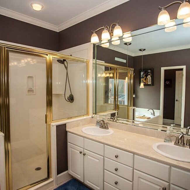 Building Photo - STUNNING!!! Four Bedroom two and a half bath home with a view!