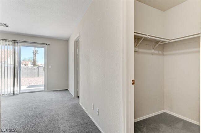 Building Photo - 5032 Drummond Rd