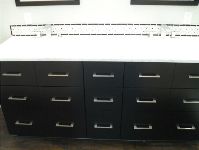 Building Photo - 4804 Greystone Dr