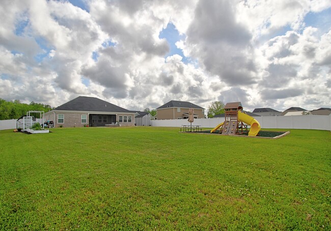 Building Photo - 301 Akins Rnch Rd