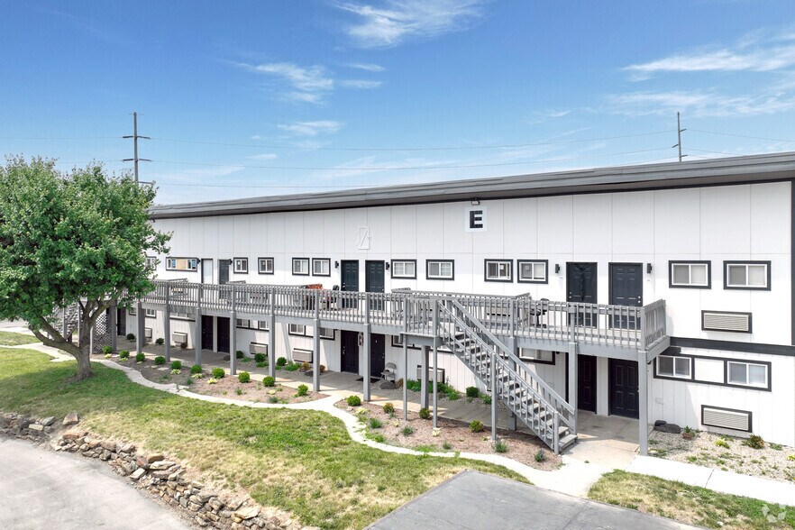 Brookhaven Court 3900 N Shadeland Ave Indianapolis IN 46226