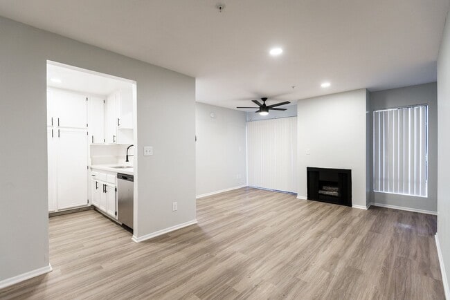 Interior Photo - 315 South Virgil Ave