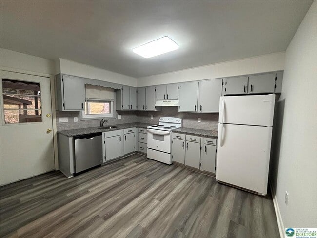 Building Photo - 616 Banks St