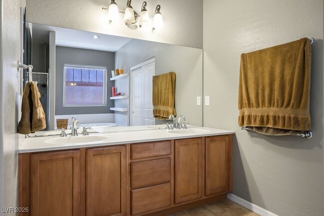 Building Photo - 2589 Chateau Clermont St