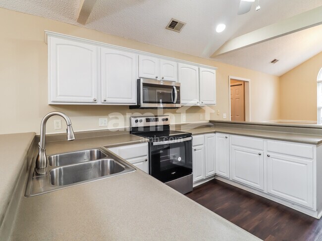 Building Photo - 44 Westminister Pl