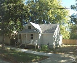 Building Photo - Grand Rapids N.W. Downtown 2 Bdrm Bungalow