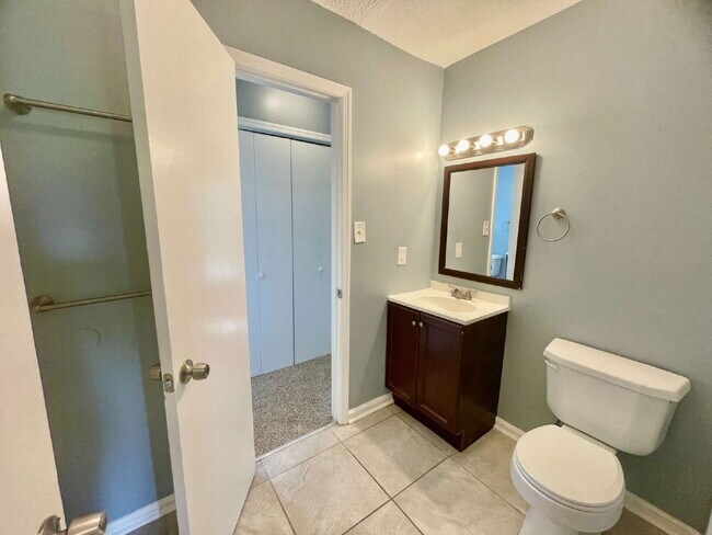 Building Photo - Charming 3-Bedroom Retreat In Fayetteville!