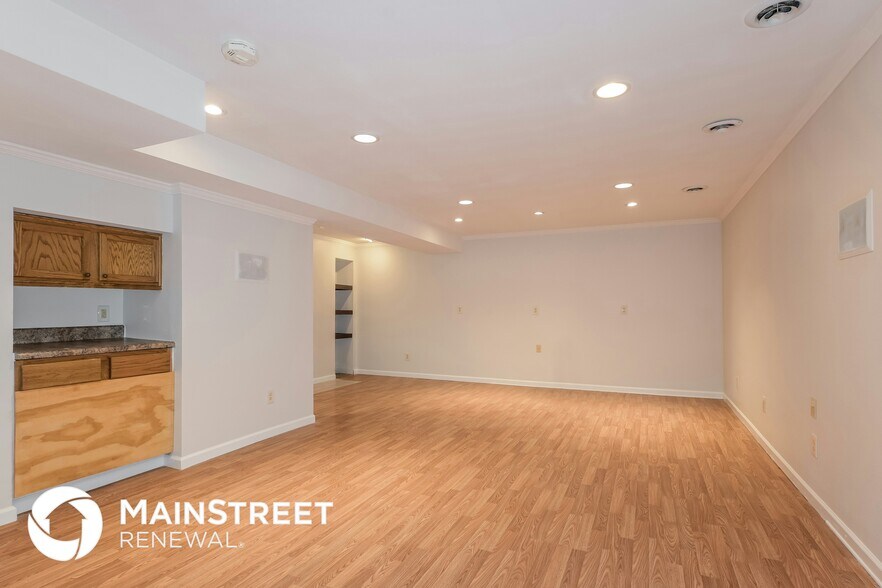 Building Photo - 1094 Eagle Nest Dr