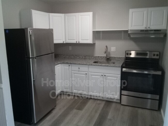 Building Photo - 973 Deerfield Ct