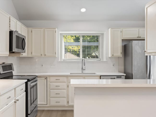 Building Photo - 612 De Soto Dr