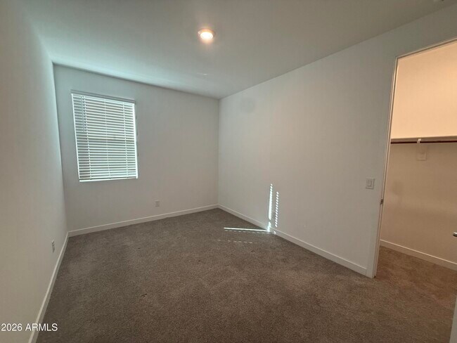 Building Photo - 1538 W Carmen St