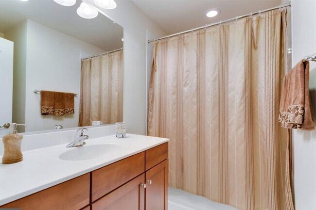 Building Photo - 2149 Red Vine Dr