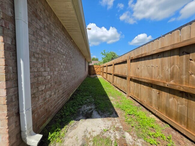 Building Photo - 2295 Heritage Cir